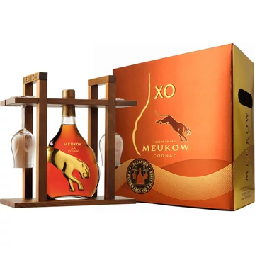 Meukow cognac xo 0,7l+2 pohár+fa állvány pdd.